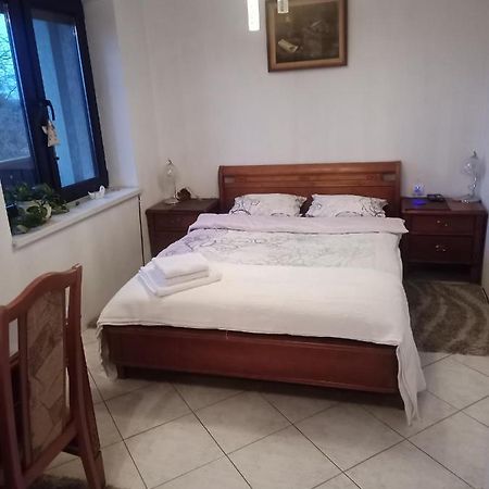 Pokój w domu z dużym ogrodem Cracóvia Exterior foto