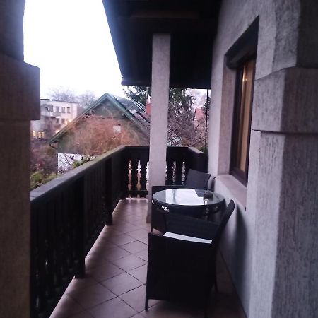 Pokój w domu z dużym ogrodem Cracóvia Exterior foto