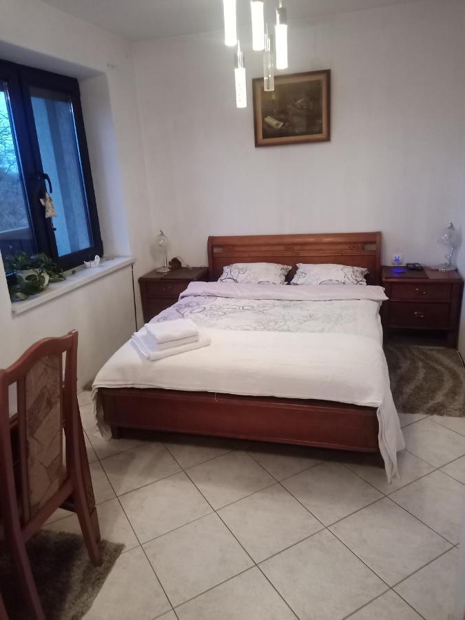 Pokój w domu z dużym ogrodem Cracóvia Exterior foto
