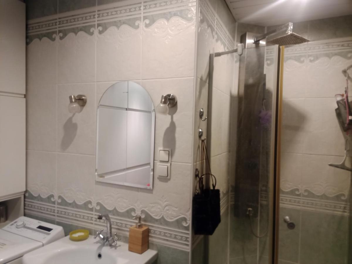 Pokój w domu z dużym ogrodem Cracóvia Exterior foto