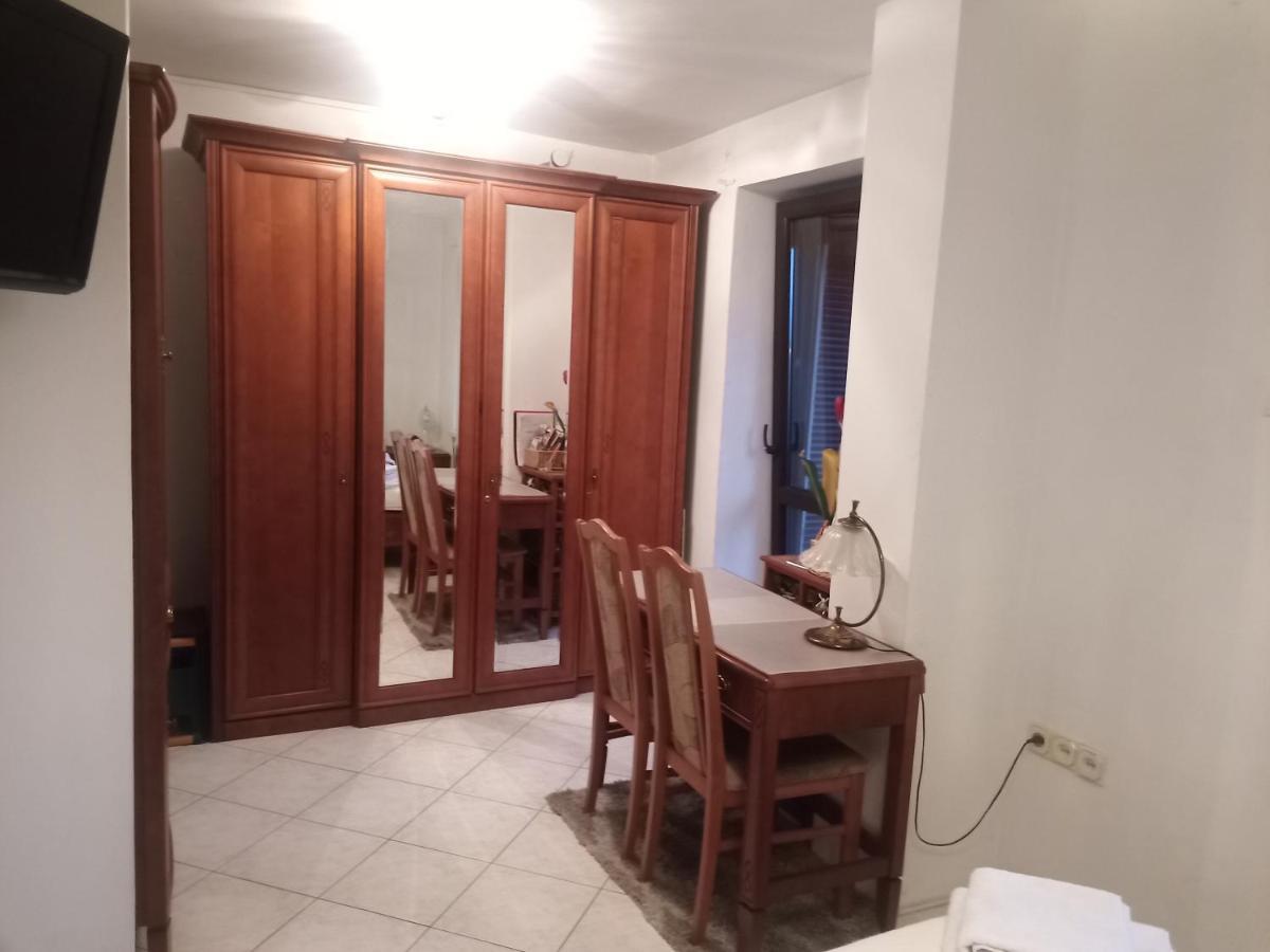 Pokój w domu z dużym ogrodem Cracóvia Exterior foto