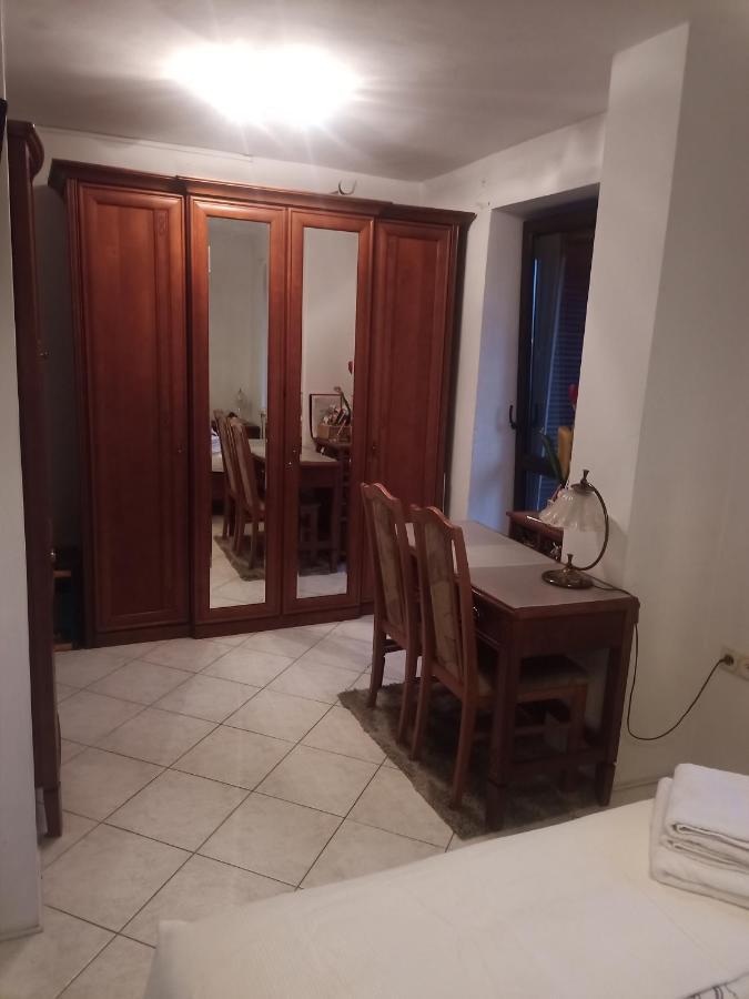 Pokój w domu z dużym ogrodem Cracóvia Exterior foto