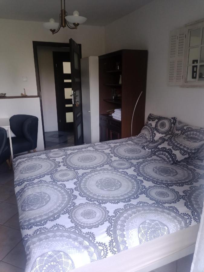 Pokój w domu z dużym ogrodem Cracóvia Exterior foto