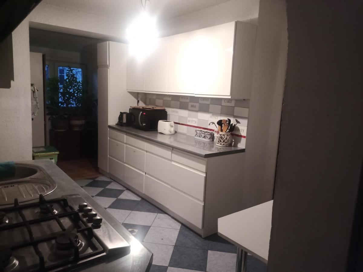 Pokój w domu z dużym ogrodem Cracóvia Exterior foto